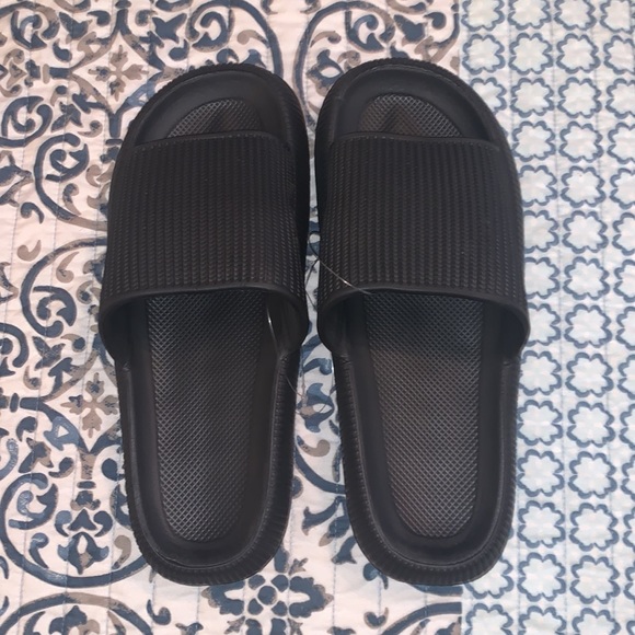 New Comfy Anti-Slip Pillow Slides Unisex - Picture 5 of 5